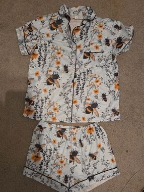 Kids Bee-Print Short Pajama Set in Light Blue and Yellow